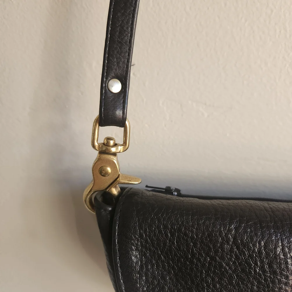 Libaire California Vintage Black Leather Crossbody Bag - Picture 8 of 16